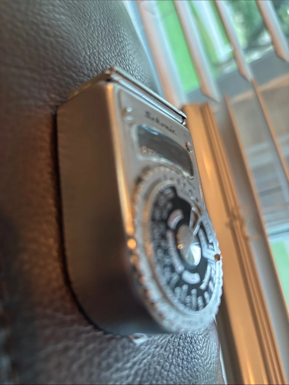 Sekonic L-6 Light Silver Light Meter - Compact Vintage Exposure Meter